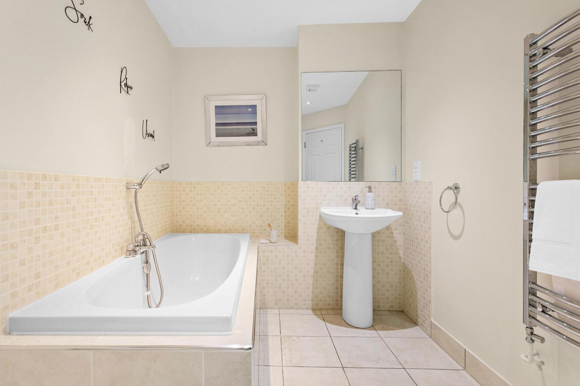Sovereign House - Close To Harbour With Parking Торки Екстериор снимка