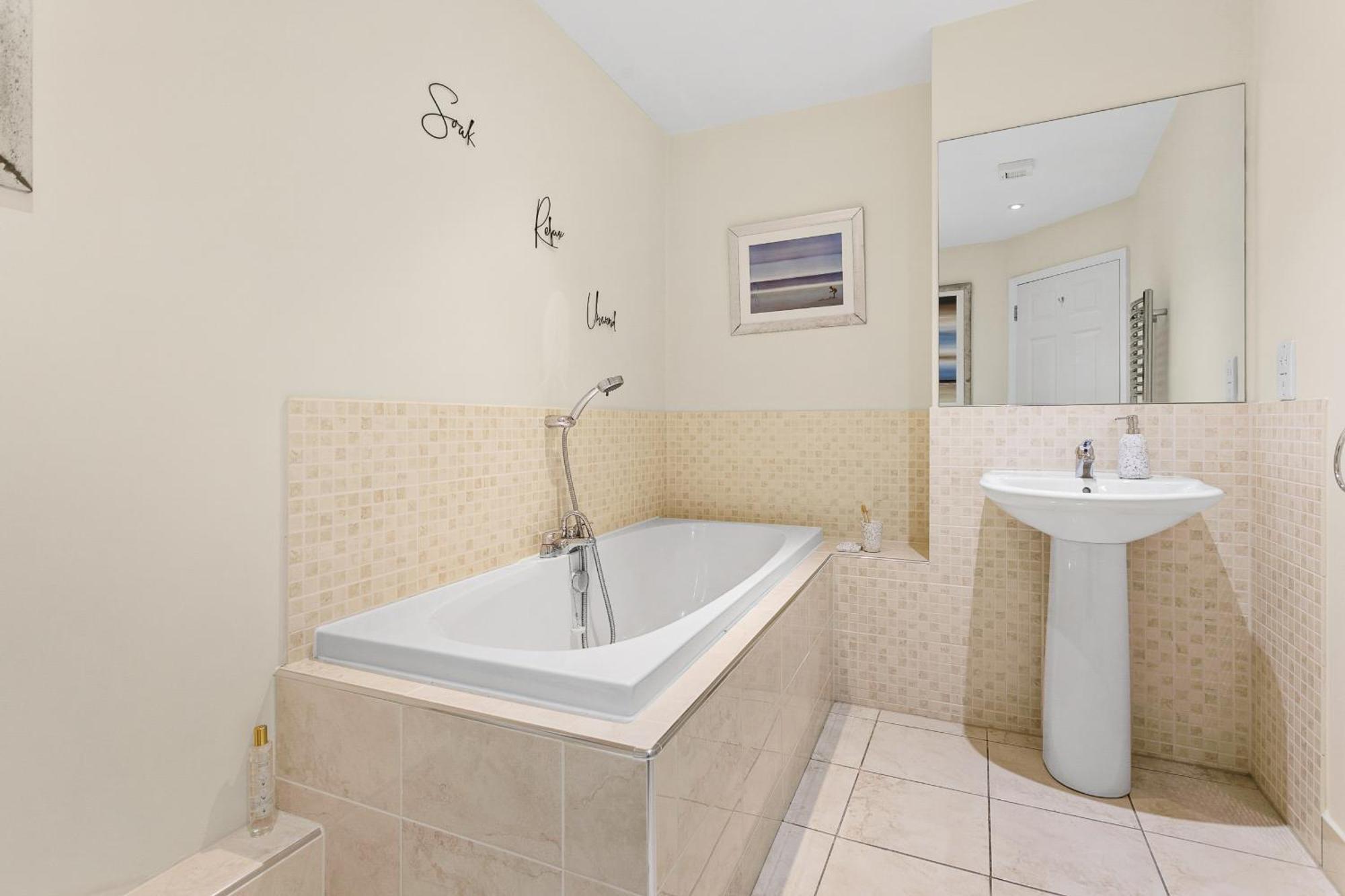 Sovereign House - Close To Harbour With Parking Торки Екстериор снимка